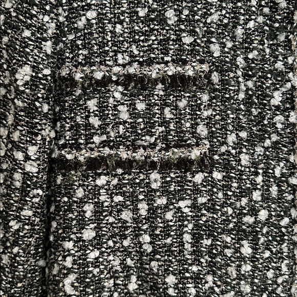 Chanel Black and White Tweed Blazer Size 36 - Picture 6 of 15